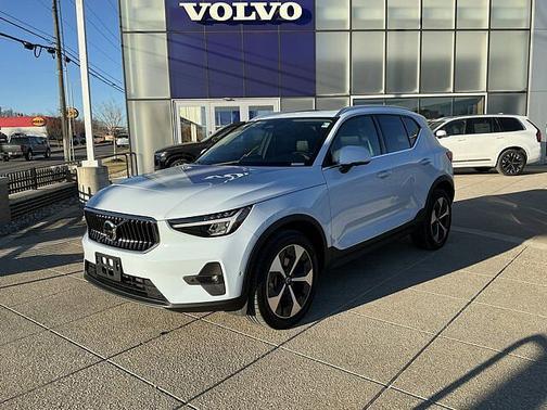 2025 Volvo XC40 Plus