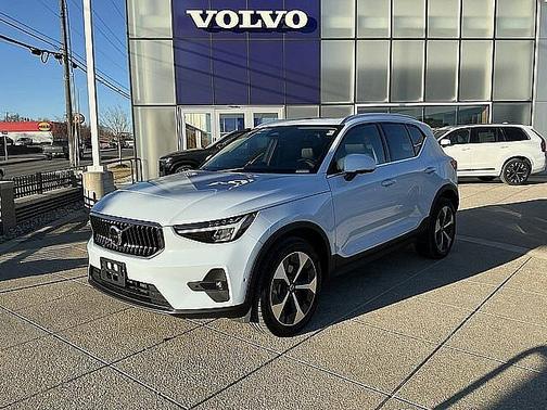 2025 Volvo XC40 Plus