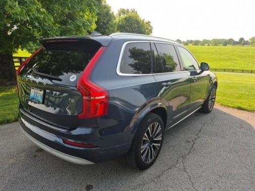 2022 Volvo XC90 Momentum