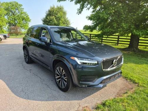 2022 Volvo XC90 Momentum