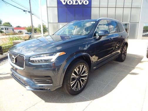 2022 Volvo XC90 Momentum