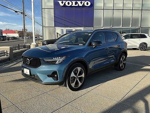 2025 Volvo XC40 Plus