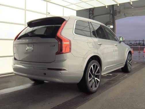 2024 Volvo XC90 Plus Bright Theme