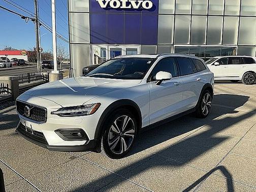 2025 Volvo V60 Cross Country Plus