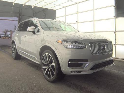 2024 Volvo XC90 Plus Bright Theme