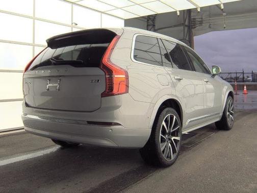 2024 Volvo XC90 Plus Bright Theme