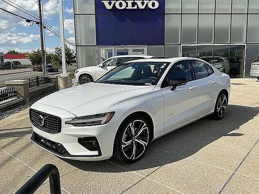 Crystal White 2023 Volvo S60 Plus