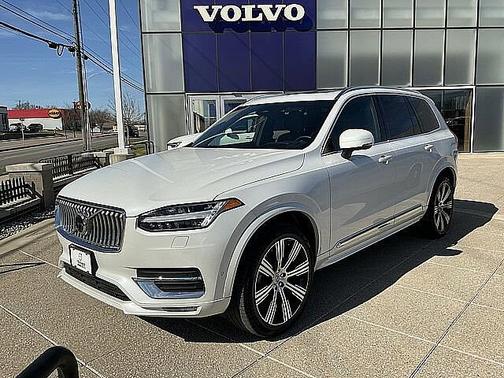 Crystal White 2023 Volvo XC90 Ultimate