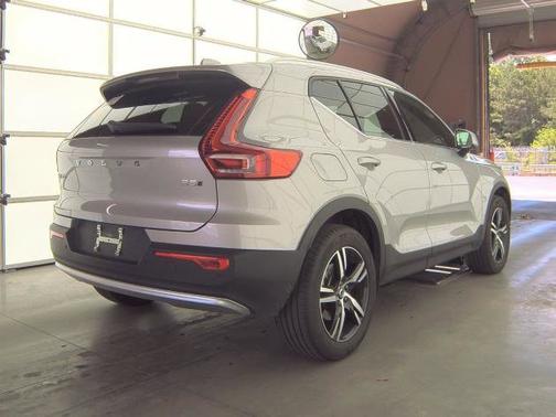 2025 Volvo XC40 Core Bright Theme