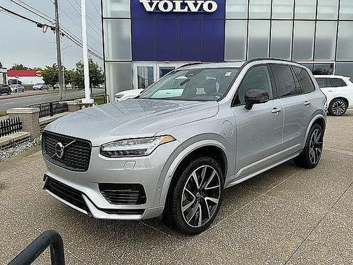 Silver Dawn 2023 Volvo XC90 Plus