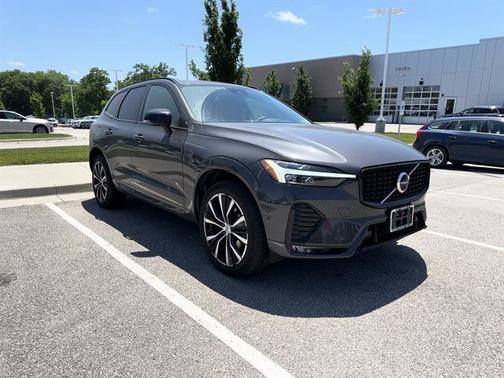 2023 Volvo XC60 Plus Dark Theme