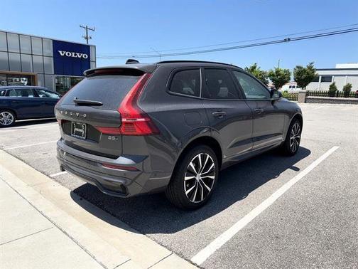 2023 Volvo XC60 Plus Dark Theme