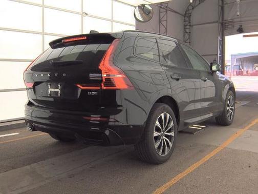 2025 Volvo XC60 Plus
