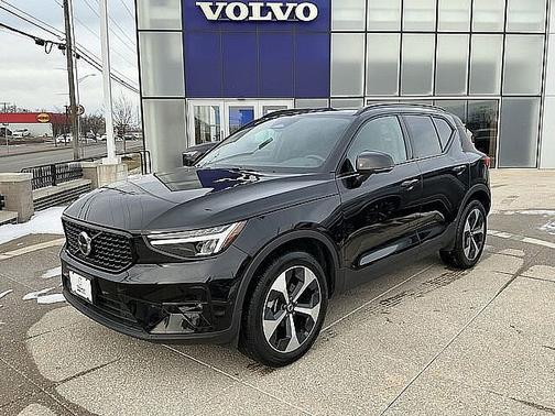 2025 Volvo XC40 Plus