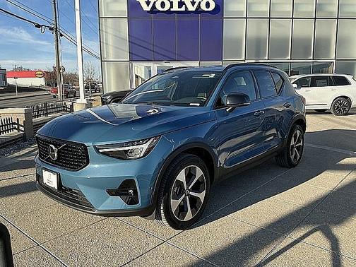2025 Volvo XC40 Plus