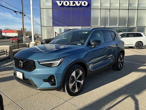 2025 Volvo XC40 Plus