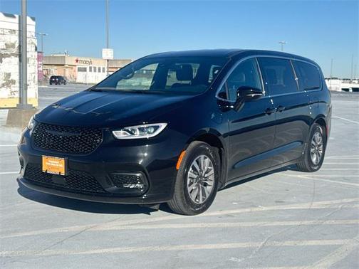 2025 Chrysler Pacifica Hybrid Select