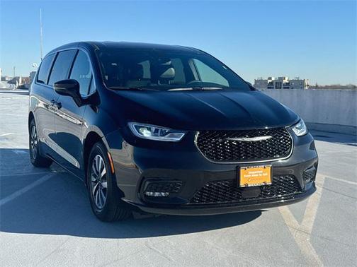 2025 Chrysler Pacifica Hybrid Select