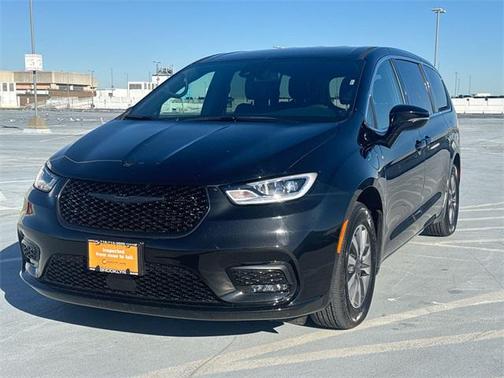 2025 Chrysler Pacifica Hybrid Select