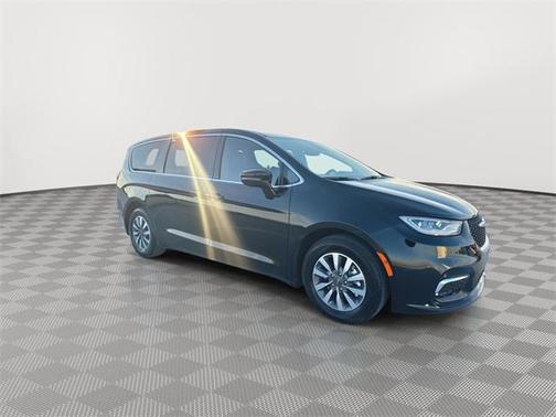 2025 Chrysler Pacifica Hybrid Select