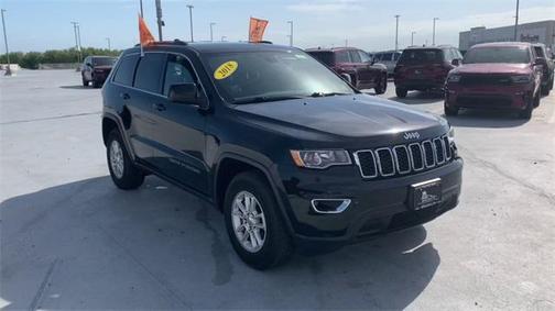Photo 2 of 24 of 2018 Jeep Grand Cherokee Laredo