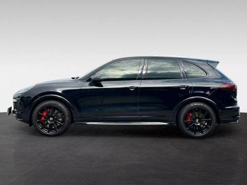 2016 Porsche Cayenne GTS