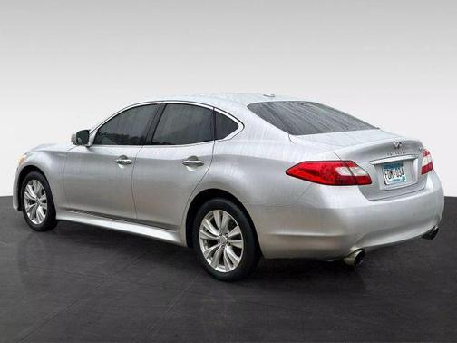 2011 INFINITI M56x Base