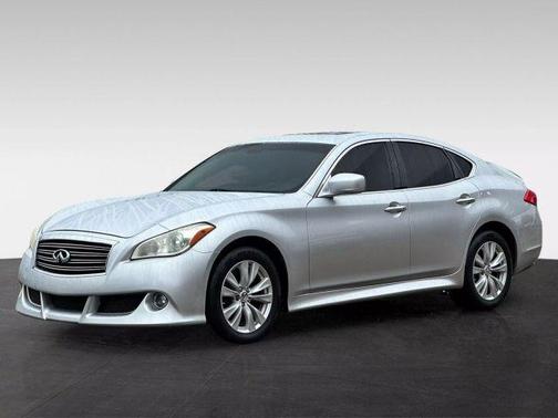 2011 INFINITI M56x Base