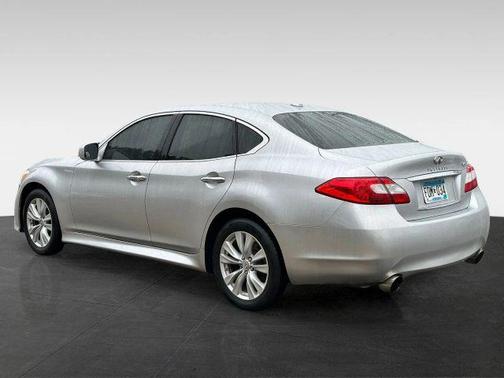 2011 INFINITI M56x Base
