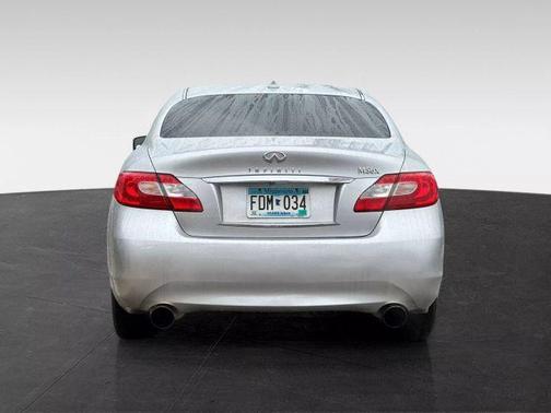 2011 INFINITI M56x Base