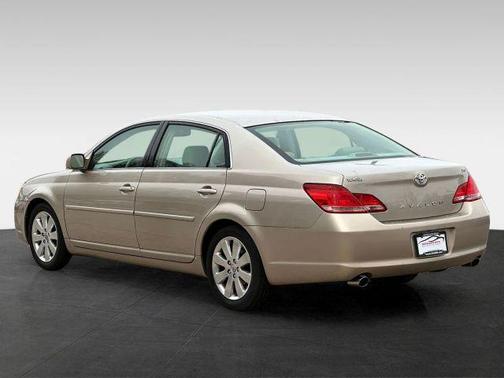 Gold 2007 Toyota Avalon XLS