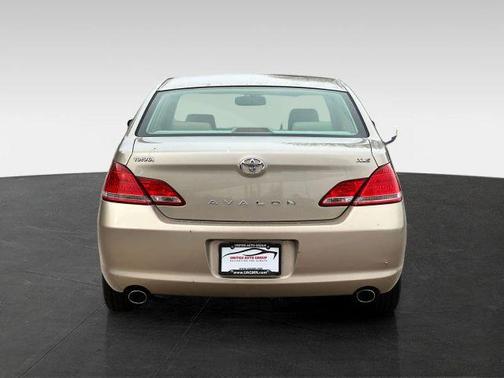 Gold 2007 Toyota Avalon XLS