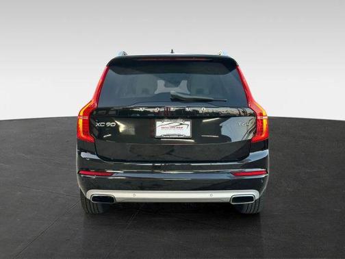 2016 Volvo XC90 T6 Momentum
