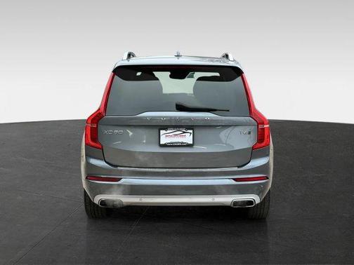 2016 Volvo XC90 T6 Momentum