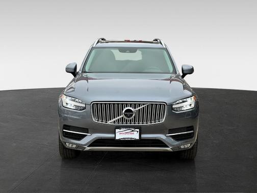 2016 Volvo XC90 T6 Momentum
