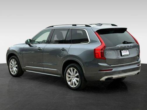 2016 Volvo XC90 T6 Momentum