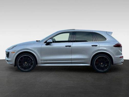2016 Porsche Cayenne GTS