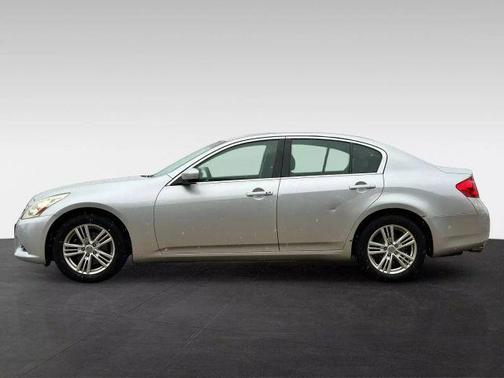 2010 INFINITI G37x Base