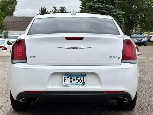 2016 Chrysler 300 S
