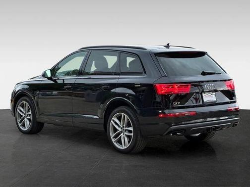 Night Black 2018 Audi Q7 3.0T Prestige
