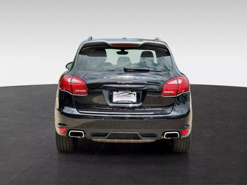 2014 Porsche Cayenne Platinum Edition