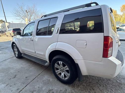 2009 Nissan Pathfinder SE