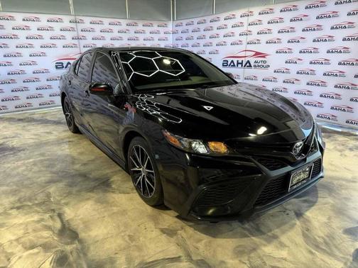 Midnight Black Metallic 2021 Toyota Camry SE