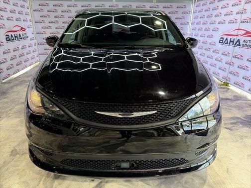 2024 Chrysler Voyager LX