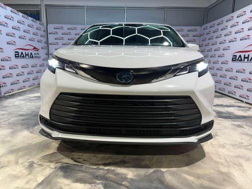 2024 Toyota Sienna LE