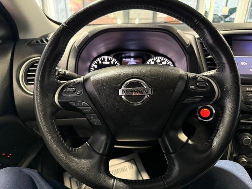 2019 Nissan Pathfinder SV