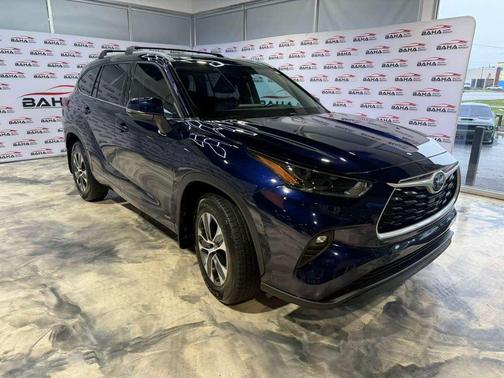2022 Toyota Highlander Hybrid XLE