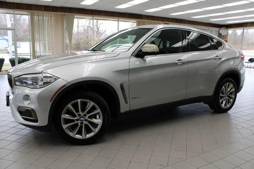 Photo 4 of 32 of 2017 BMW X6 xDrive35i