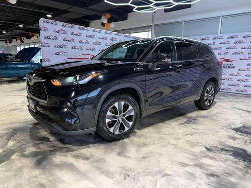 2022 Toyota Highlander Hybrid XLE