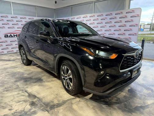 2022 Toyota Highlander Hybrid XLE
